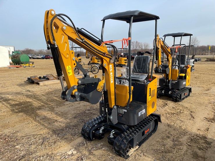 #1040-•-new-ats-rt12r-mini-excavator-image-1