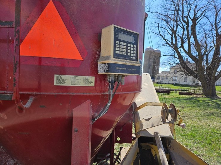 new-holland-355-image-30