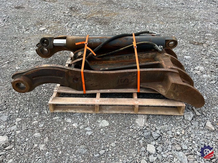 excavator-thumb-w/-hydraulic-cylinder-image-6