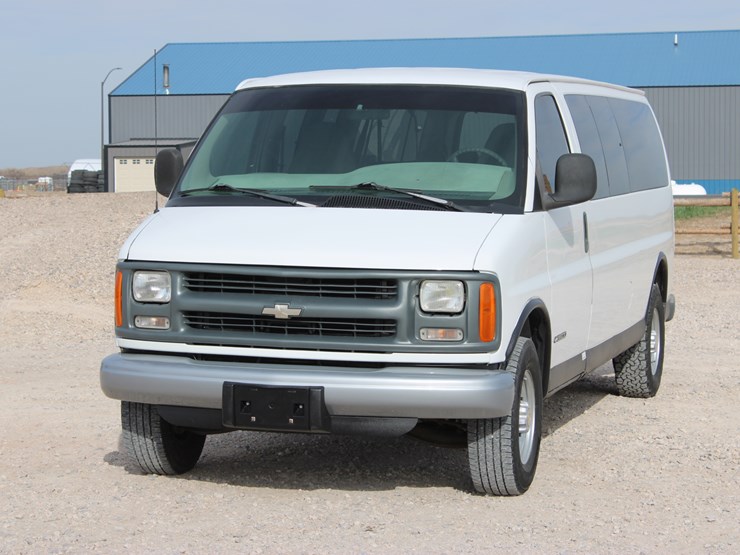 2001-chevrolet-express-3500-image-1