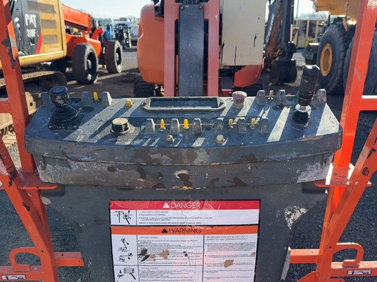 2013-jlg-450aj-image-5