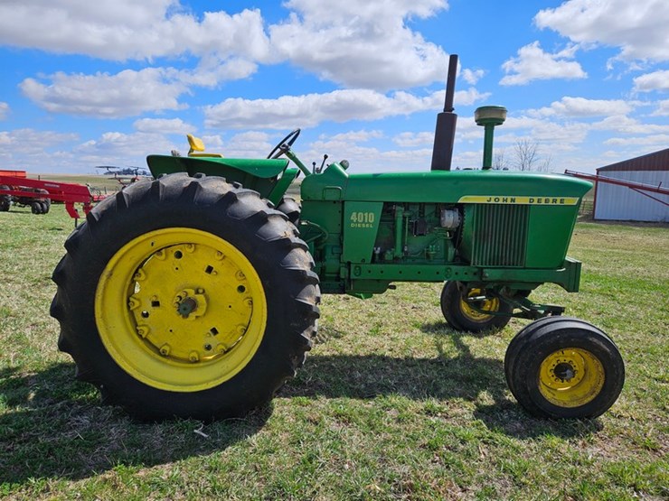 john-deere-4010-image-6