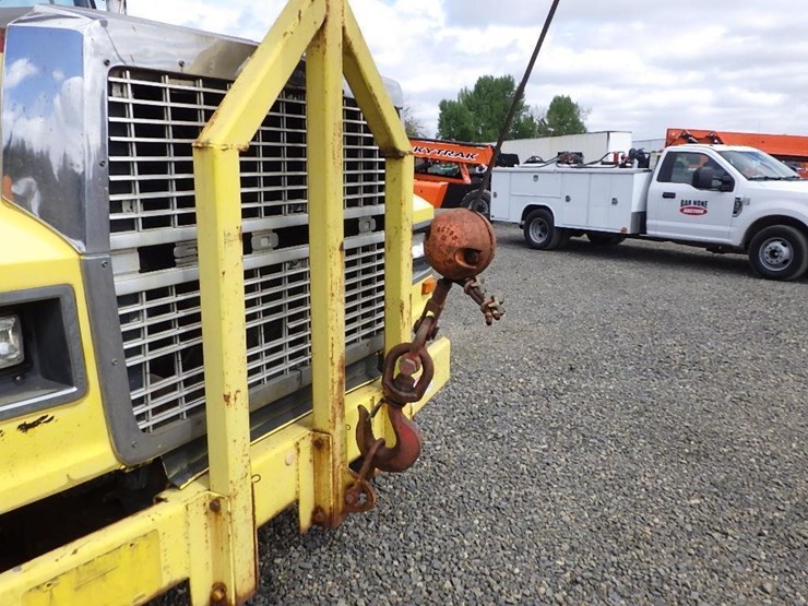 1984-ford-9000-image-23