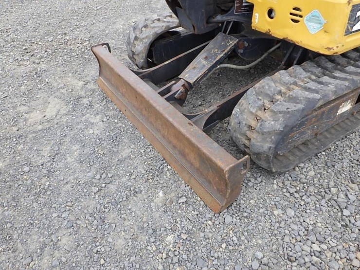 2020-deere-26g-image-11