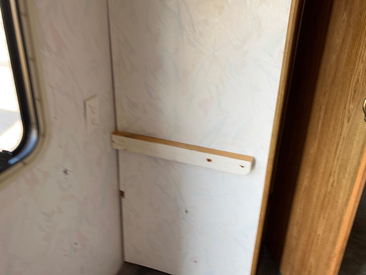 1997-gulf-stream-camper/office-image-33