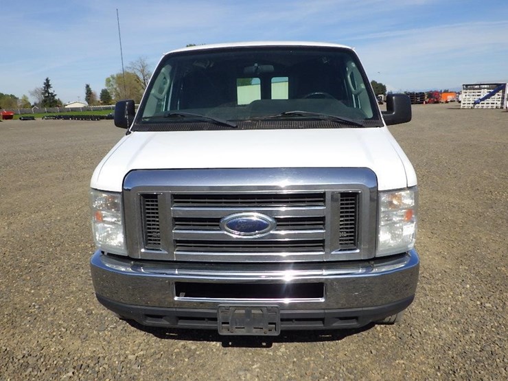 2013-ford-cargo-image-2