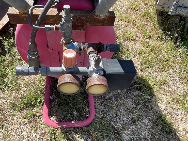 #4047-•-gas-powered-husky-air-compressor-image-9