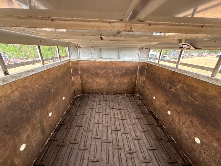 2016-neville-trailer-image-13