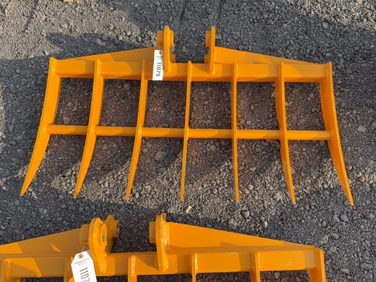 caterpillar-303-image-1