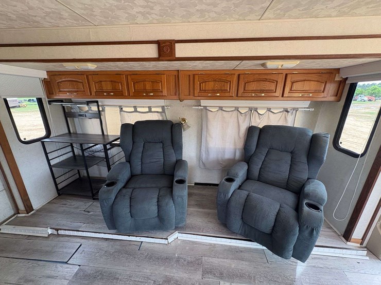 2004-ford-"daybreak"-motorhome-image-20