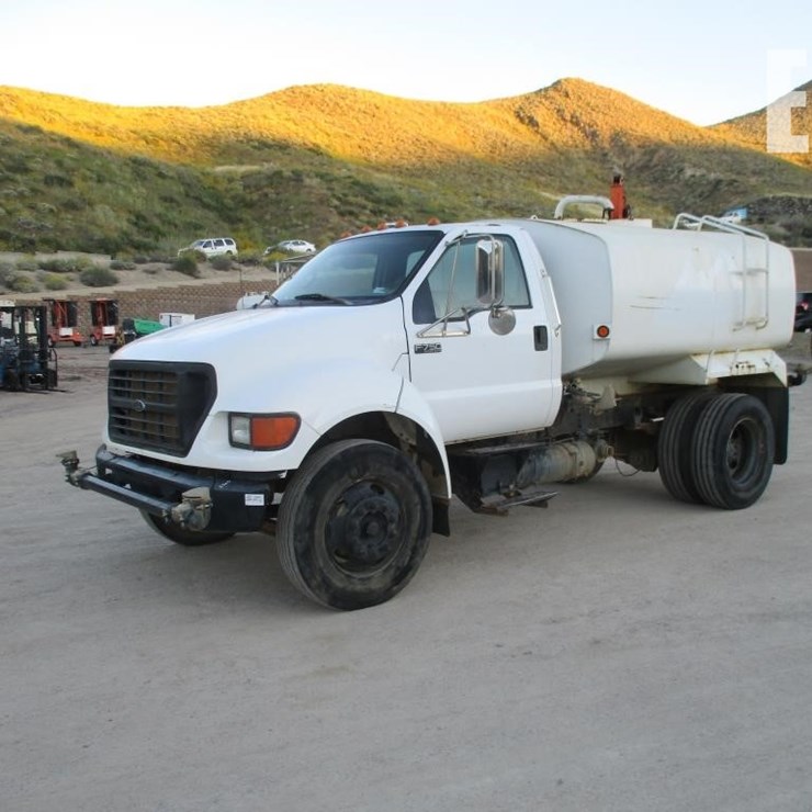 2001 FORD F750