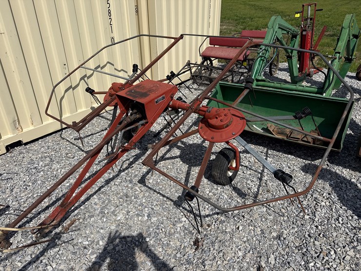 hesston-3710-image-1