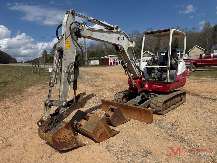 2017-takeuchi-tb240-image-4