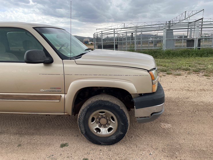 #4006-•-2005-chevy-crew-cab-truck-(az-title)-image-17