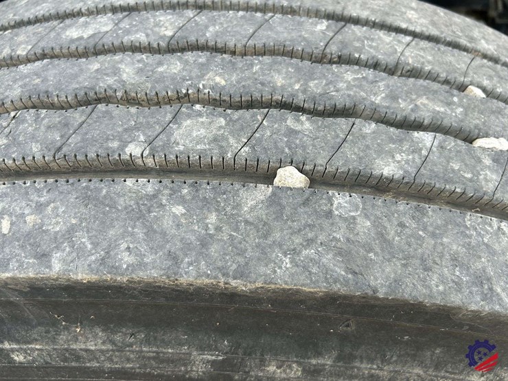 2013-ud-ud3300-s/a-garbage-truck-image-17