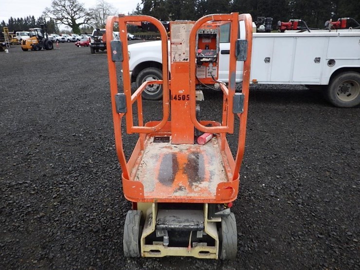 2014-jlg-1230es-image-6