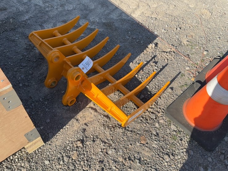 caterpillar-303-image-2