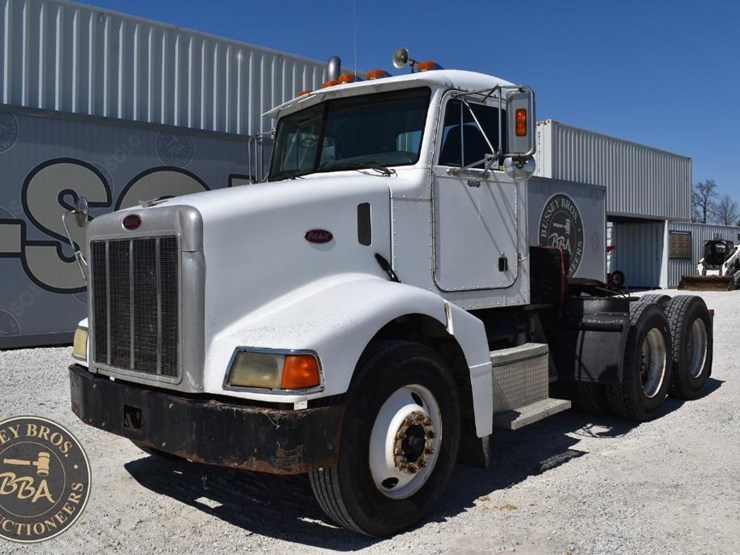 2002-peterbilt-385-image-2