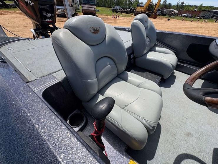 2005-triton-tr-196-w/-tandem-axle-boat-trailer-image-15