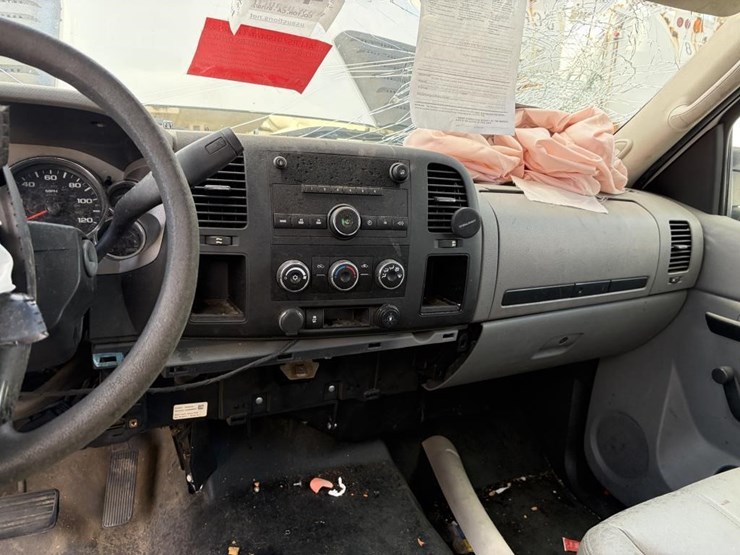 2013-chevrolet-2500-image-16