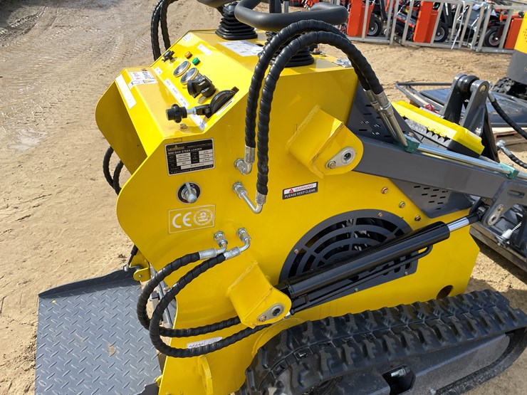 #212-•-landhonor-mini-skid-steer-loader-image-14