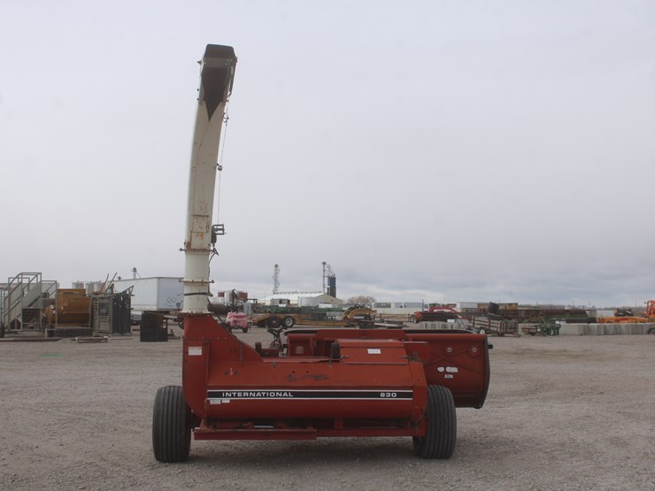 international-830-image-7