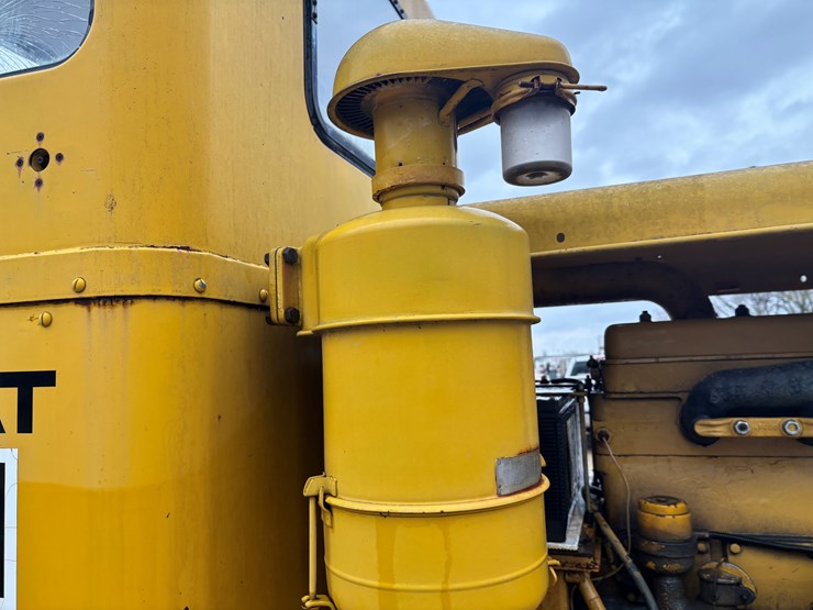 caterpillar-12-image-23