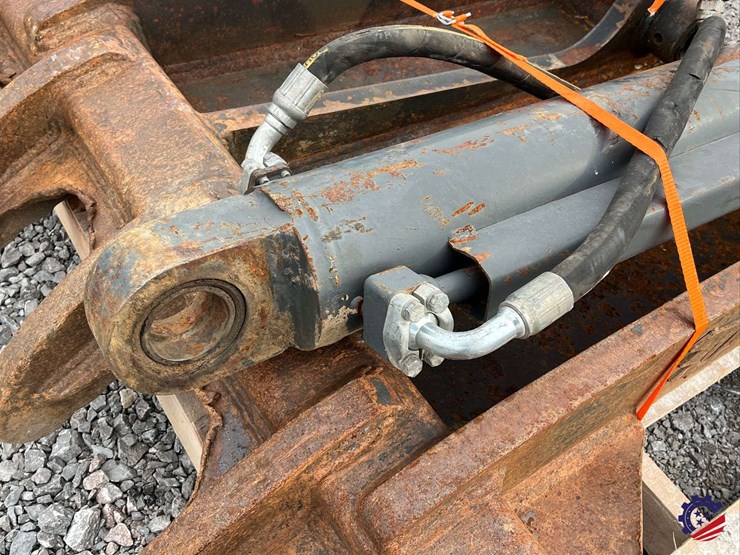 excavator-thumb-w/-hydraulic-cylinder-image-9