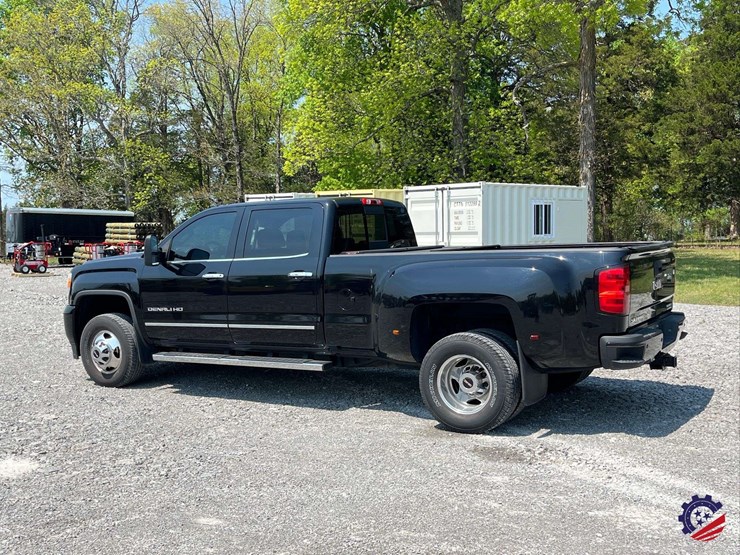 2015-gmc-3500-image-3