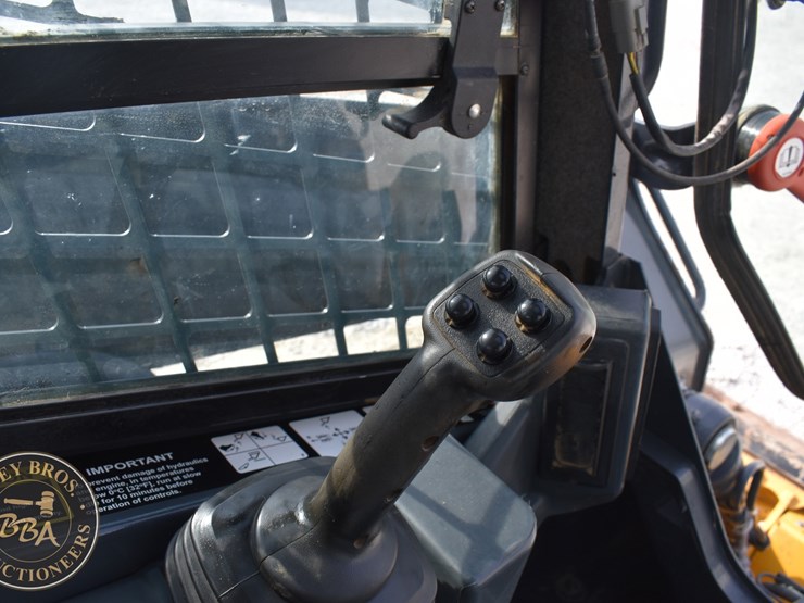 2023-deere-333g-image-44