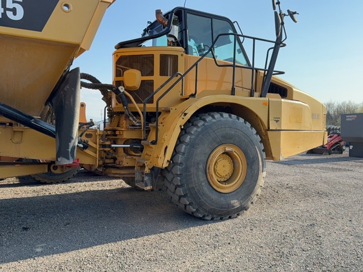 2017-caterpillar-745-image-5