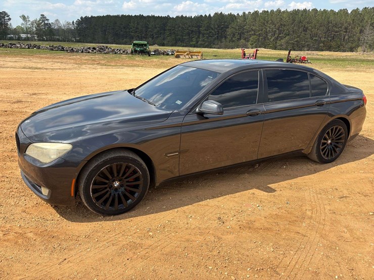 2012-bmw-7-series-4-door-sedan-(143,184-miles)-image-1