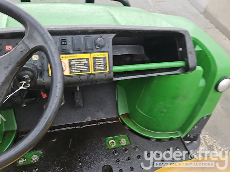 2013-john-deere-gator-image-18