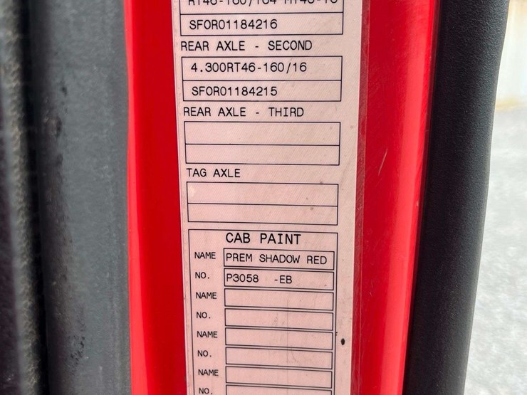 2011-volvo-truck-vhd-tri-axle-dump-truck-image-100