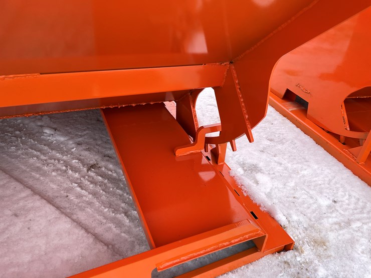 #2002-•-2-yard-self-dumping-hopper-image-11