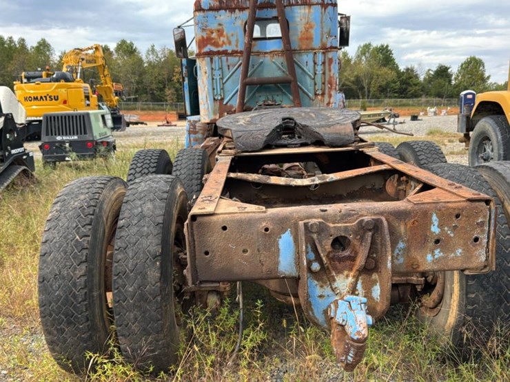 1969-caterpillar-3208-image-5