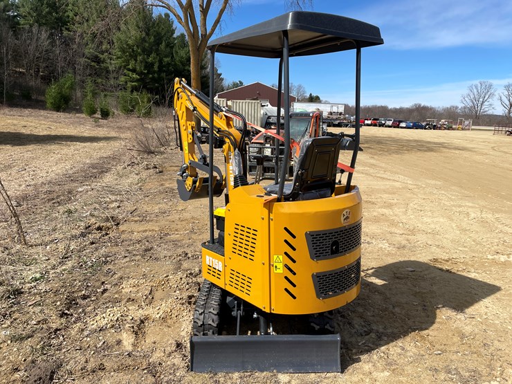 #901-•-new-land-hero-me18-mini-excavator-image-5