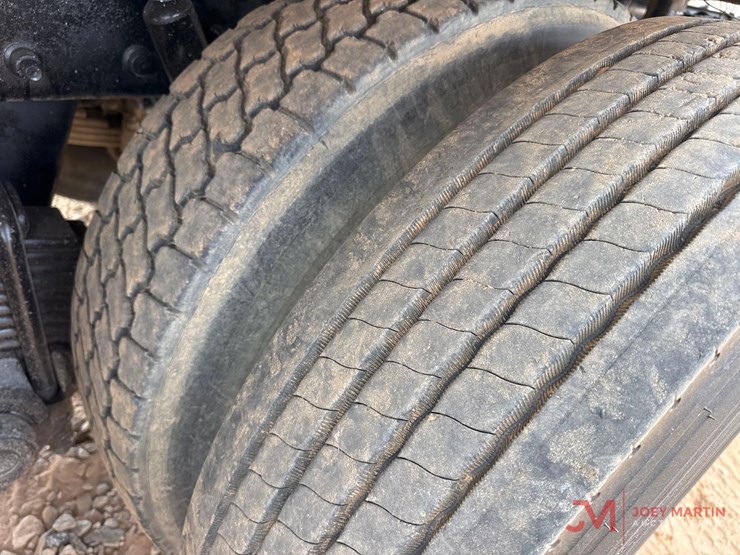 2001-mack-ch613-image-20