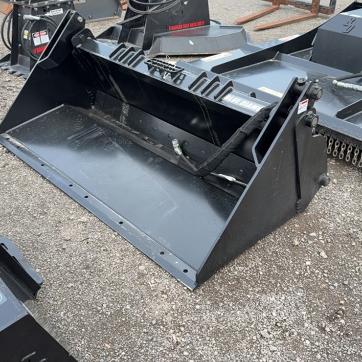 #2017 • BLUE DIAMOND 72" SKID STTER 4IN1 BUCKET