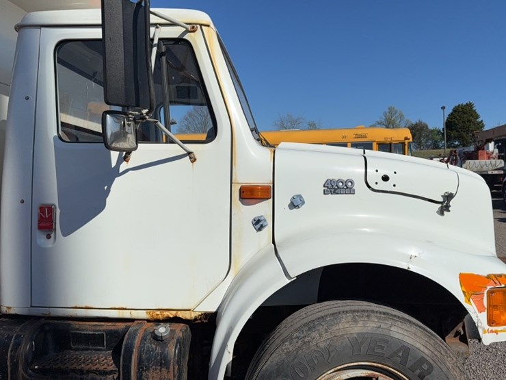 1998-international-4900-image-5