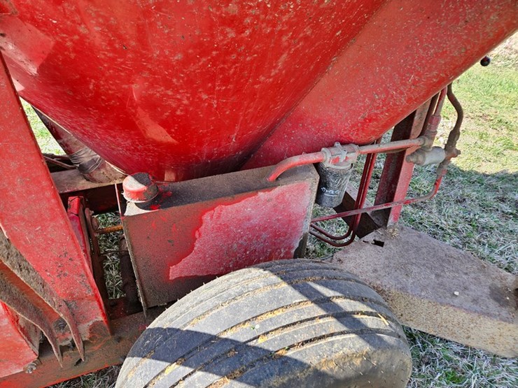 new-holland-355-image-42