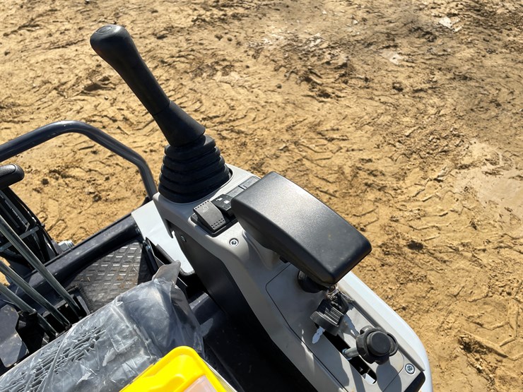 #1031-•-new-ats-me18-mini-excavator-image-13