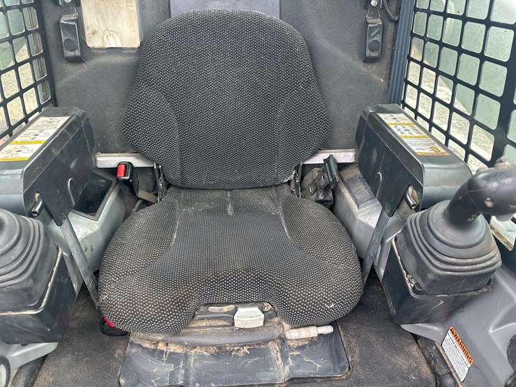 2022-bobcat-t770-image-42