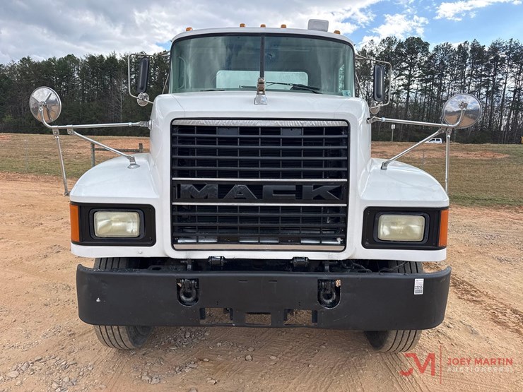 2001-mack-ch613-image-7