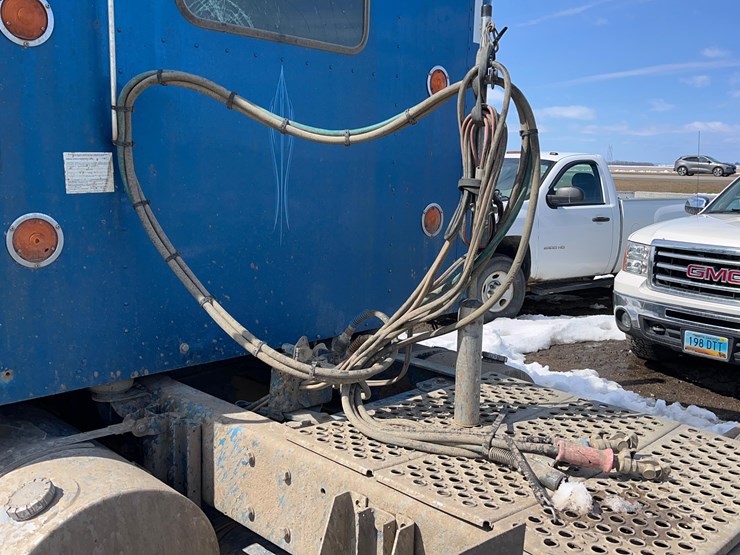 2004-kenworth-w900-image-22