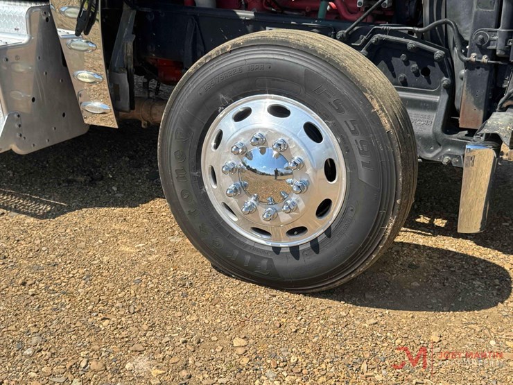 2015-peterbilt-389-image-43