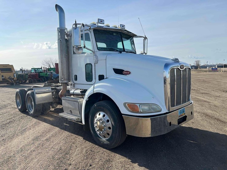 2008-peterbilt-384-image-1