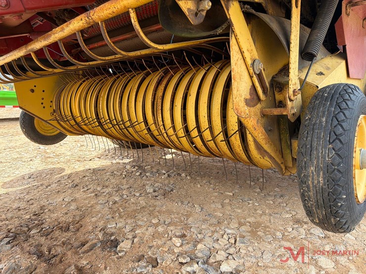 new-holland-660-image-6