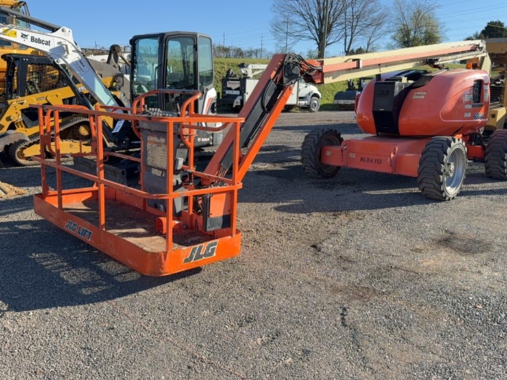 2013-jlg-600aj-image-1