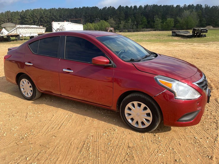 2019-nissan-versa-sv-4-door-sedan-(114,431-miles)-image-4